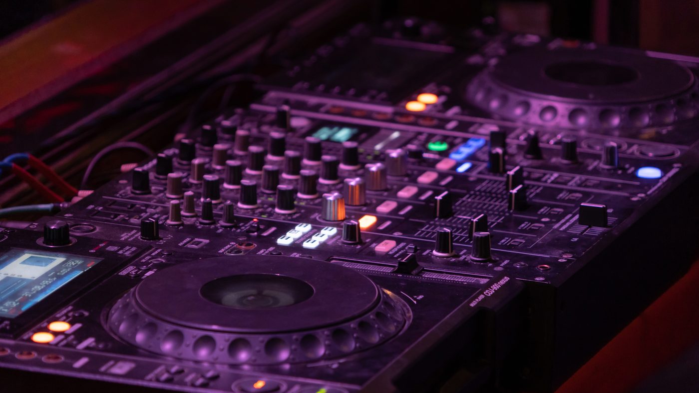 DJ and presentation