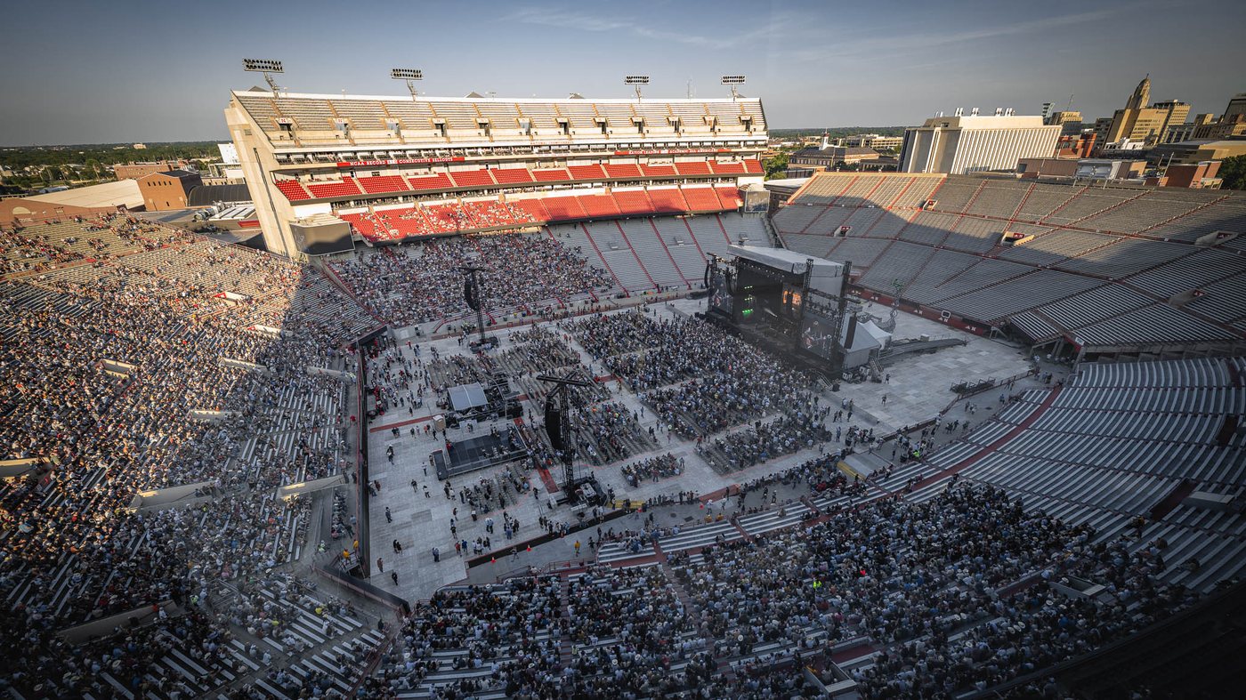 Site design and stage placement
