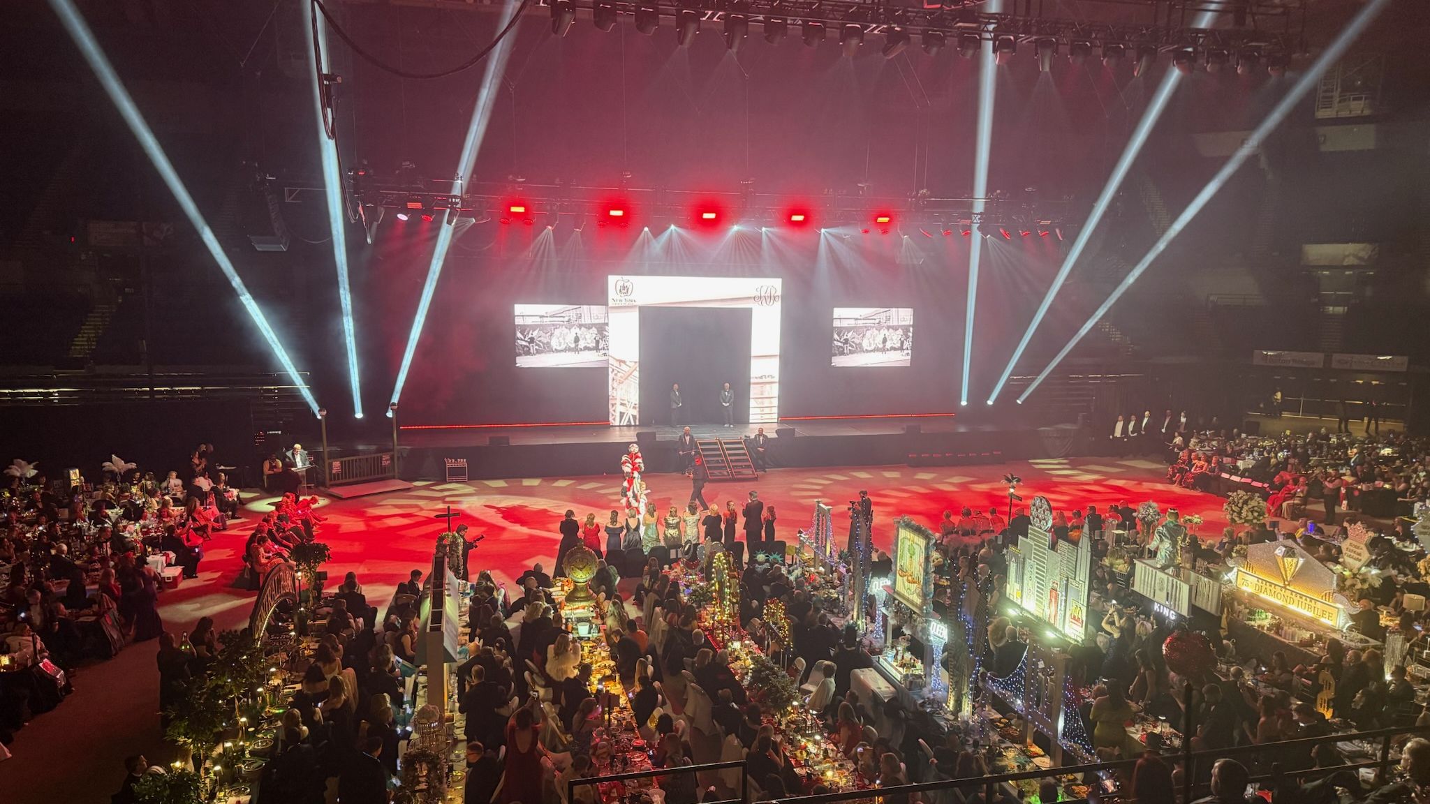 Gala room with banquet tables and lighting beams