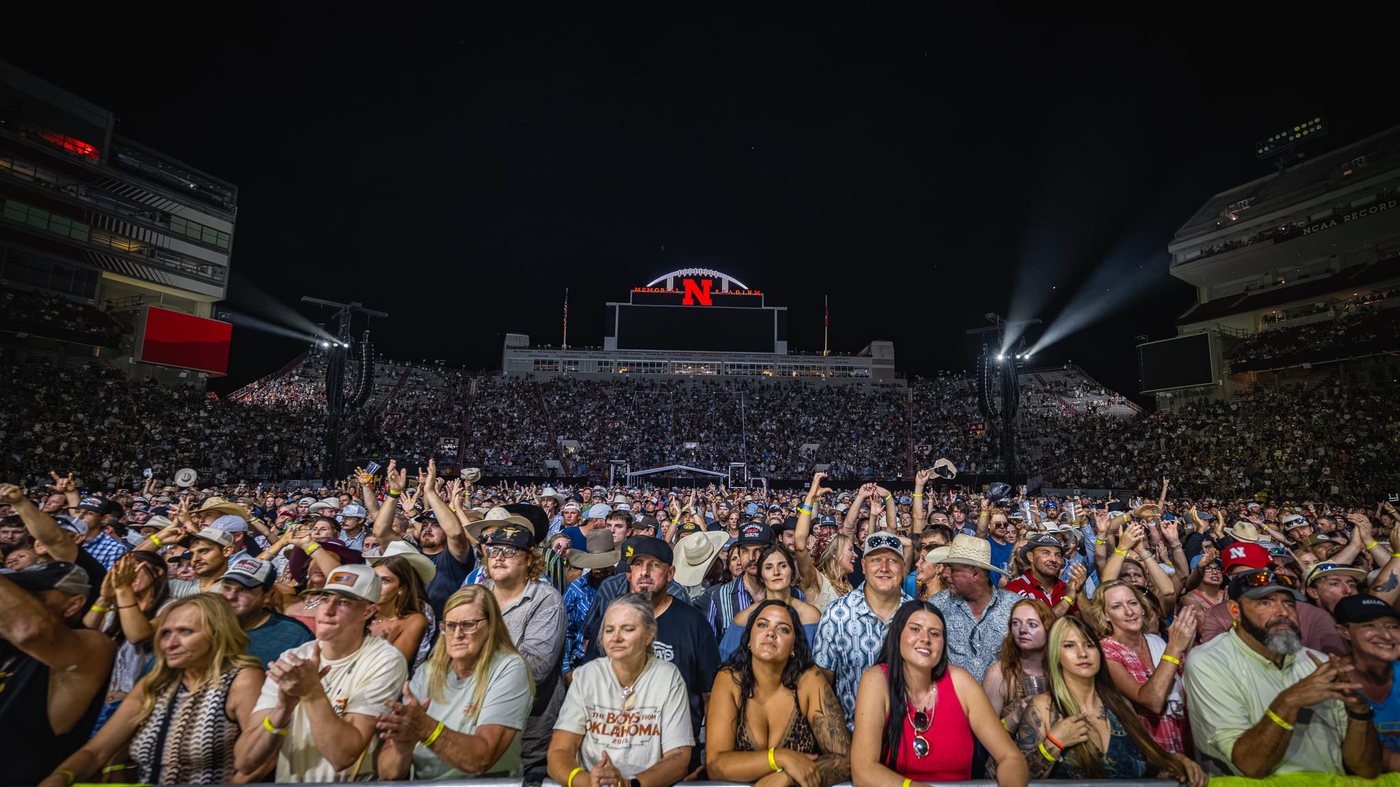 Crowd control and barricade